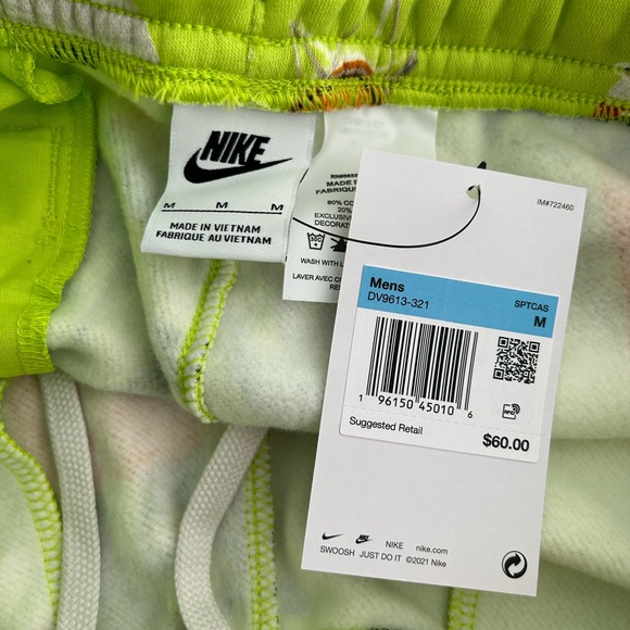 $60 Mens Size M Nike Court Cortez Plant Graphic Printed Sweatshorts DV9613-321 - Picture 9 of 9